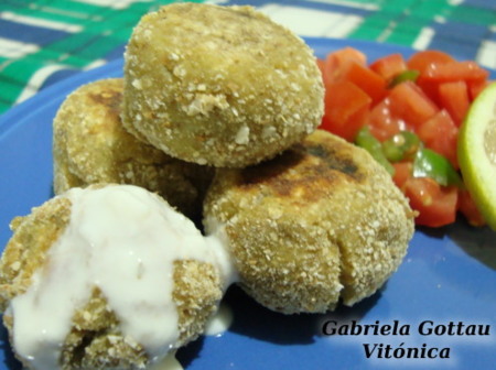 Bocaditos de pescado con salsa de queso. Receta saludable