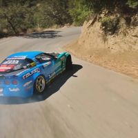 Esto no es un videojuego, es un Corvette de 1.075 CV haciendo drifting por carretera grabado con un dron 