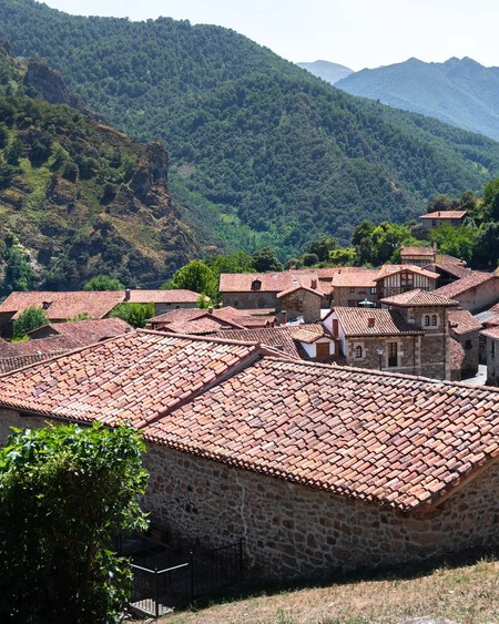 Pueblo Rural Cantabria Montana Escapada Invierno Otono