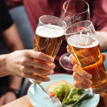 No todas las sin alcohol son recomendables: estas son las mejores y peores cervezas tostadas 0,0% del súper, según la OCU