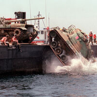 ¿Qué hacen 100 tanques de la Guerra Fría en el fondo del mar? EEUU los hundió y el resultado no podría haber sido mejor