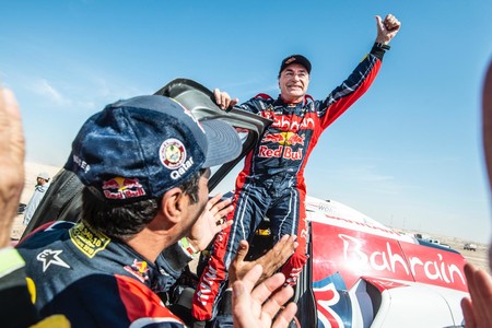 ¡Titánico! Carlos Sainz agranda su leyenda conquistando su tercer rally Dakar con tres coches diferentes