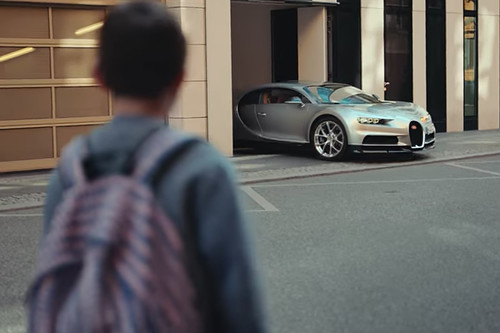 Un niño no sueña con un Volkswagen y por eso hay un Chiron, un 918 y hasta un DeLorean en su comercial