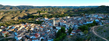 Un pueblo de Valencia ofrece vivienda por 300 euros al mes, piscina en pleno bosque y gimnasio para captar vecinos 