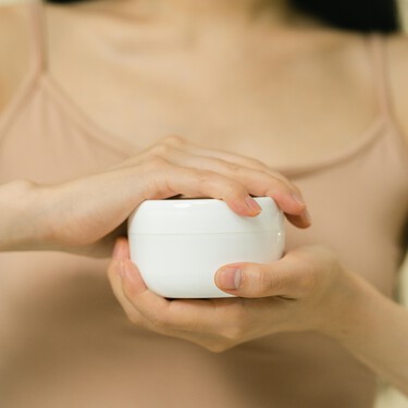 El sudor también produce dermatitis, por eso en algunos casos la crema hidratante no es suficiente