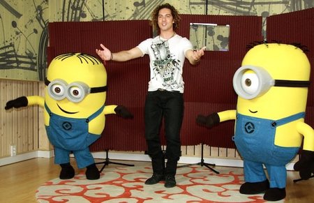 David Bisbal sueña con villanos amarillos