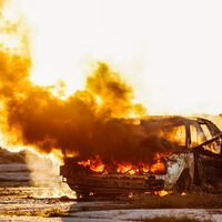 Si tu auto se incendia mientras lo manejas, ninguna garantía de México te lo pagará. Hay una razón 