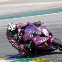 ¡Incombustible! Con casi 50 años Alex Barros no se baja de la moto y sigue ganando carreras