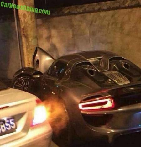 Porsche 918 Crash China 4
