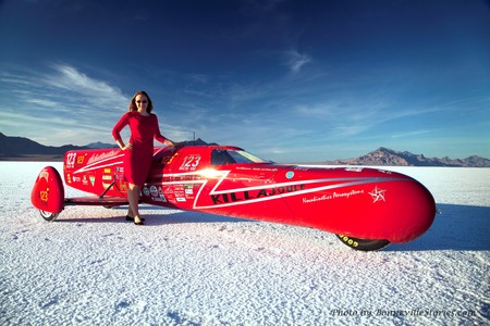 Esta mujer sueca ha creado una moto eléctrica de 1.400 CV para batir un récord del mundo de velocidad