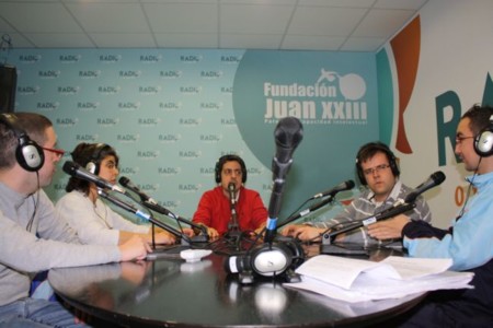 Programa de radio de la Fundación Juan XXIII realizado por discapacitados pone en marcha su sección de ciencia