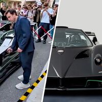 Fernando Alonso está dirigindo nas ruas de Mônaco um carro que precisa de gente empurrando para dar ré 