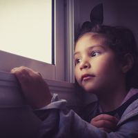 Cómo está siendo el confinamiento de niños y adolescentes en otros países de Europa  