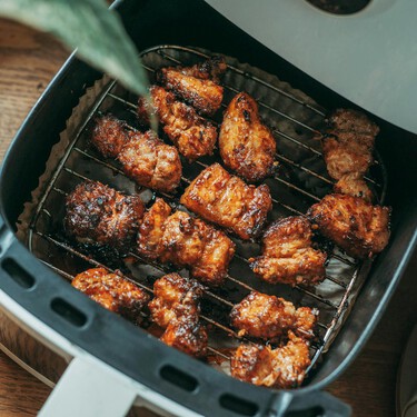 Para sacar el máximo partido a la freidora de aire solo necesitamos estas rejillas perfectas para asar desde carne hasta verduras