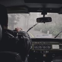 Prepárate para conducir con lluvia y mucho viento: llega la 'borrasca Gérard' y la DGT nos recuerda cómo evitar sustos en carretera 