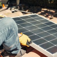 Australia quiere obligar a las eléctricas a regalar electricidad a los ciudadanos: generan tanta energía solar que puede ser la solución para equilibrar la red