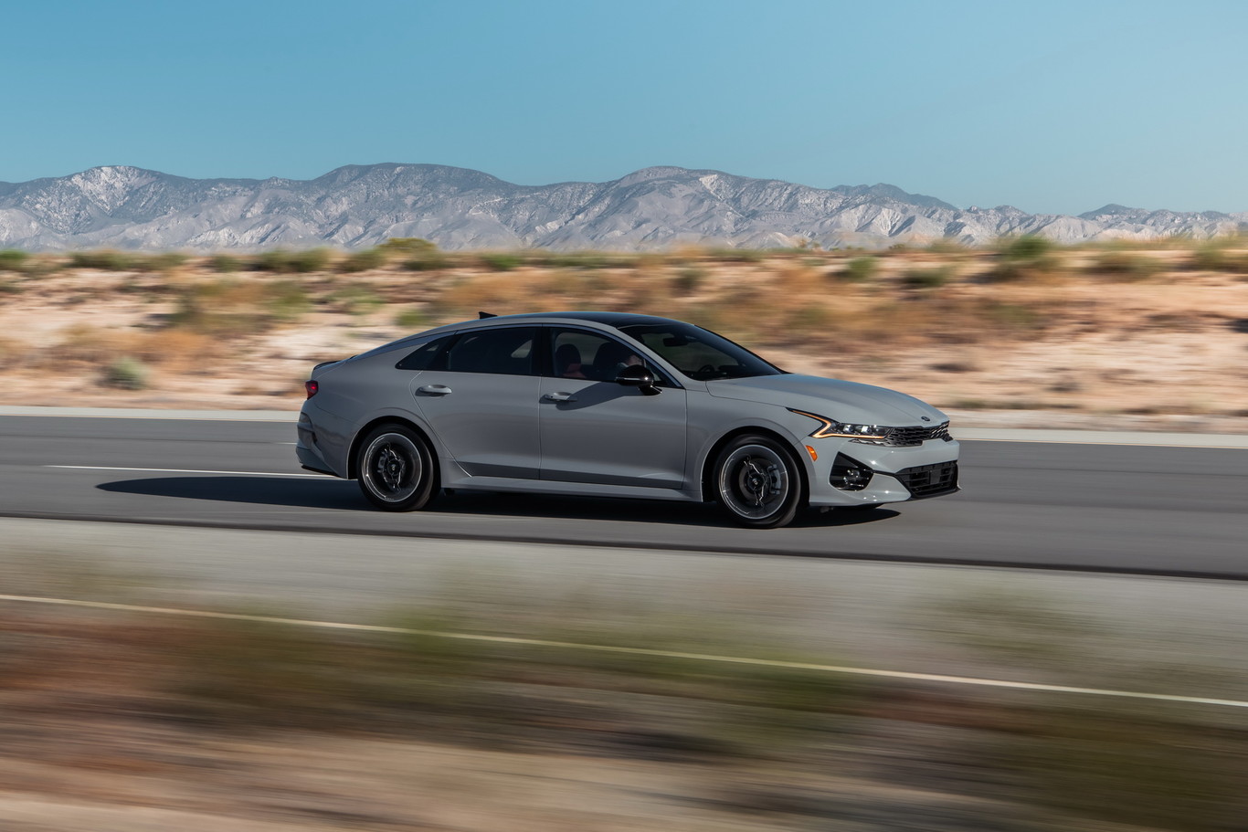 El KIA K5 es un mini Stinger que reemplaza al Optima con silueta de fastback y hasta 290 hp