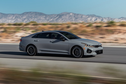 El KIA K5 es un mini Stinger que reemplaza al Optima con silueta de fastback y hasta 290 hp