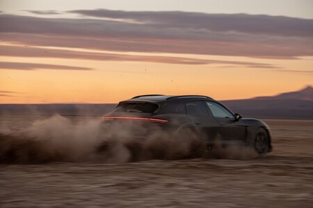 El Porsche Taycan Cross Turismo se exprime sobre tierra, barro y nieve a pocos días de su presentación