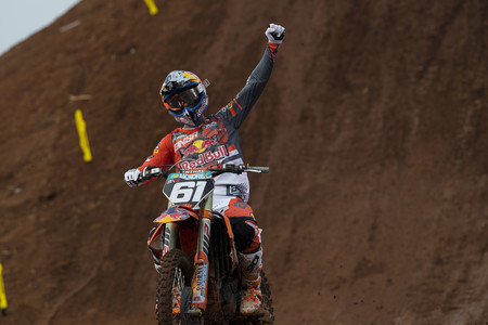 ¡Inmenso! Jorge Prado gana en Asia y es colíder de MX2. Nuevo doblete para Jeffrey Herlings en MXGP