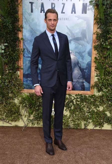 Alexander Skarsgard, el nuevo Tarzán, no tiene problemas por cambiar el taparrabos por un buen traje
