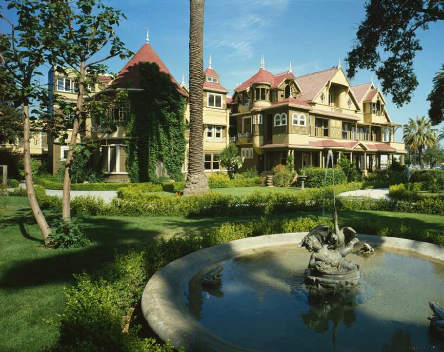 ¿Se puede visitar la casa encantada de la película Winchester, diseñada para enloquecer fantasmas?