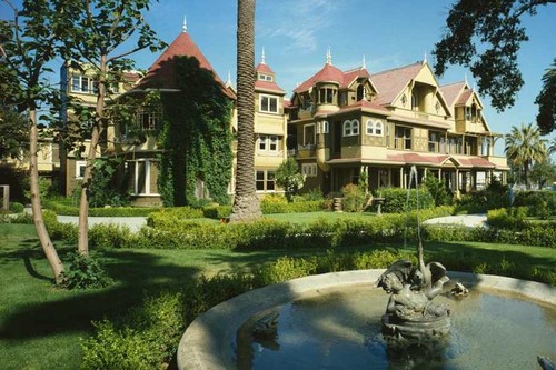 ¿Se puede visitar la casa encantada de la película Winchester, diseñada para enloquecer fantasmas?