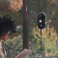 Este robot limpiacristales de Cecotec está muy rebajado: ideal para limpiar de una pasada las ventanas de casa en días de calima 