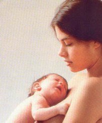 La separación del bebé y la madre tras el parto repercute negativamente en la Lactancia Materna