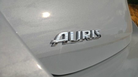Toyota Auris Hybrid 13