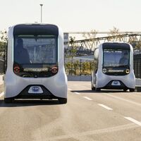 Toyota quiere convertir su vehículo autónomo Toyota e-Palette en un 'taxi' inteligente capaz hasta de ir al taller por sí solo