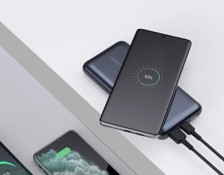 Esta powerbank Aukey carga tu móvil sin cables en cualquier lugar y tiene una autonomía brutal: llévatela por 22 euros menos con este cupón