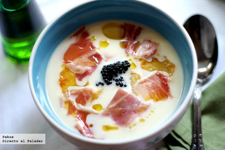 Crema de melón con chips y jamón. Receta