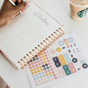 Los psicólogos coinciden: las personas que anotan sus citas en un calendario de papel valoran la simplicidad y la gratitud 