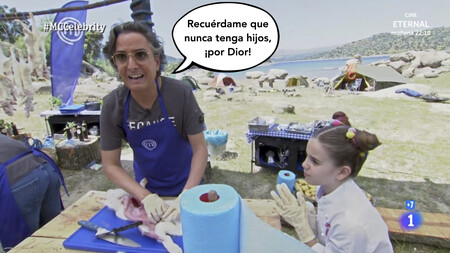 Josie monta 'la de Juana de Arco' despellejando un conejo: él es más de pieles sintéticas y de papillotear la vida de color rasé en 'MasterChef Celebrity 5'