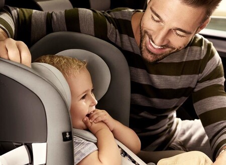 La sillita para el coche que permite viajar seguro a contramarcha a tu bebé está rebajadísima en Amazon