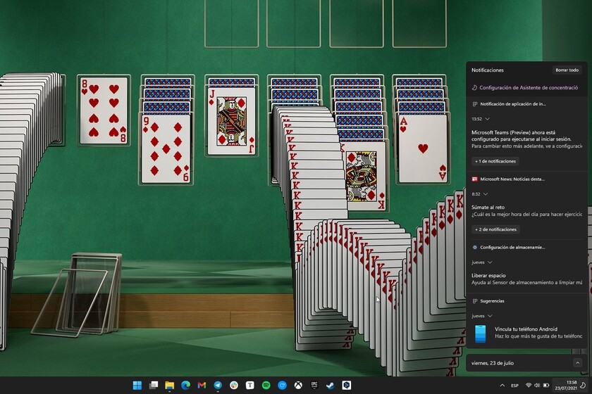 La barra de tareas en Windows 11 recibe múltiples mejoras en diseño y un nuevo "sistema de atención"