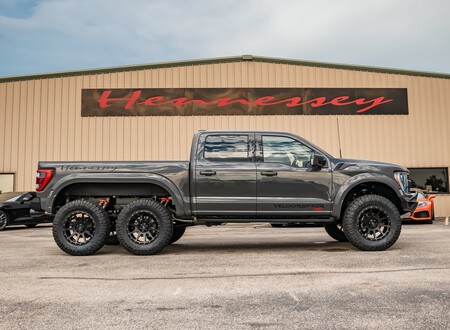 Hennessey Velociraptor 6x6 2022