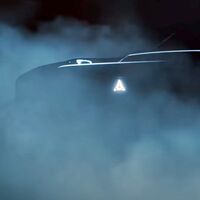 El primer muscle car eléctrico de Dodge también podría ser el primer muscle car 4x4 de serie, y llegará en 2024 estrenando logo