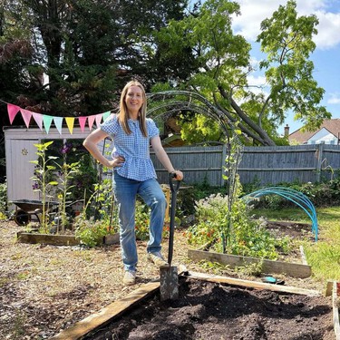 Adiós a las malas hierbas del jardín: Esta experta en jardinería comparte el truco para eliminarlas de forma sencilla 