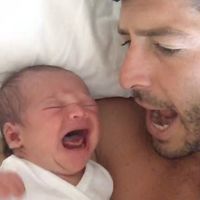 Este padre consigue calmar el llanto de su bebé cantando el mantra OM, ¿lo has probado?