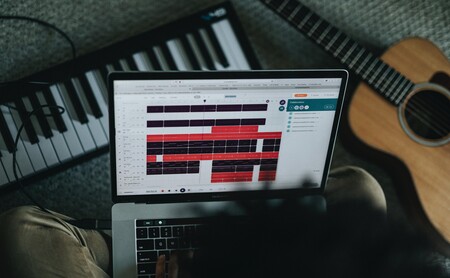14 apps gratuitas y canales de YouTube para aprender a tocar la guitarra o el piano