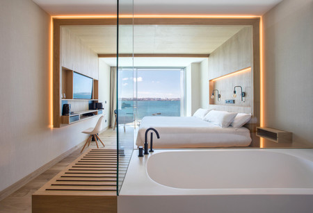 No solo moda: hoteles, películas y planes molones para el verano
