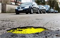 Si no tapan los baches, al menos que los hagan visibles