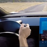 Tesla insinúa en un nuevo vídeo lo que podría ser el interior del nuevo Roadster y ¿el Model Y?
