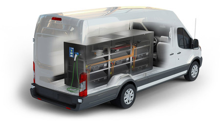 Esta Ford Transit es una 'electrolinera' móvil con una enorme batería de 192 kWh para no quedarse tirado con un coche eléctrico