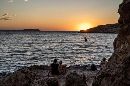 Viajes Escapadas Turismo Espana Ibiza Eclipse Solar 2026 Playa Buena Comida Costa Bonita Tranquila Vacaciones Agosto