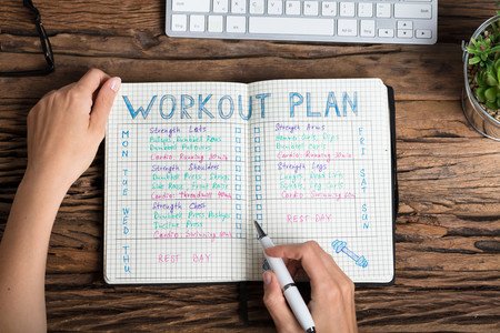 Así es como un diario de entrenamiento te ayuda a progresar en el gimnasio: todo lo que tienes que apuntar en él