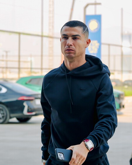Cristiano Ronaldo Ha Llevado Dos Relojes A La Vez Pero Uno De Ellos Es Una Joya Con Cronografo Y Diamantes Que Revive Un Clasico De La Joyeria