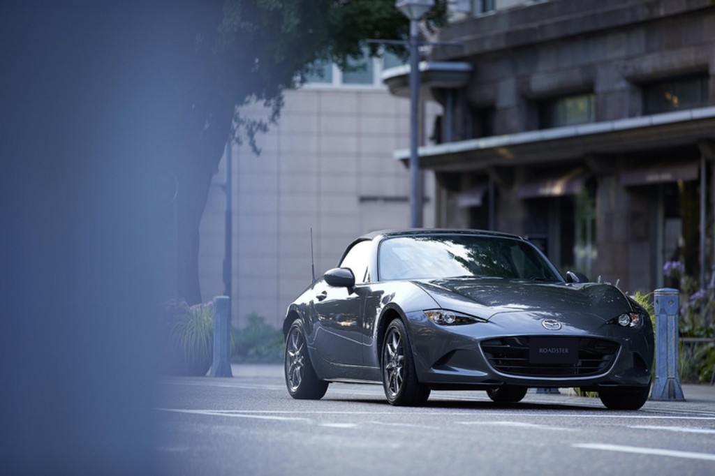 Mazda MX-5 2020: nuevo color de carrocería, más equipo de seguridad y detalles estéticos al interior